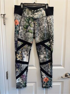 NWOT Calia By Carrie Underwood Floral Botanical Print Leggings w/ Black Paneling
